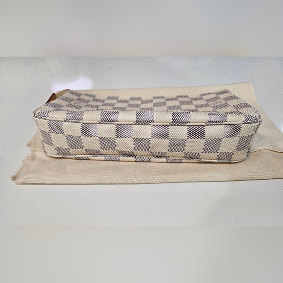 Louis Vuitton Pochette Accessories - Picture 6 of 6